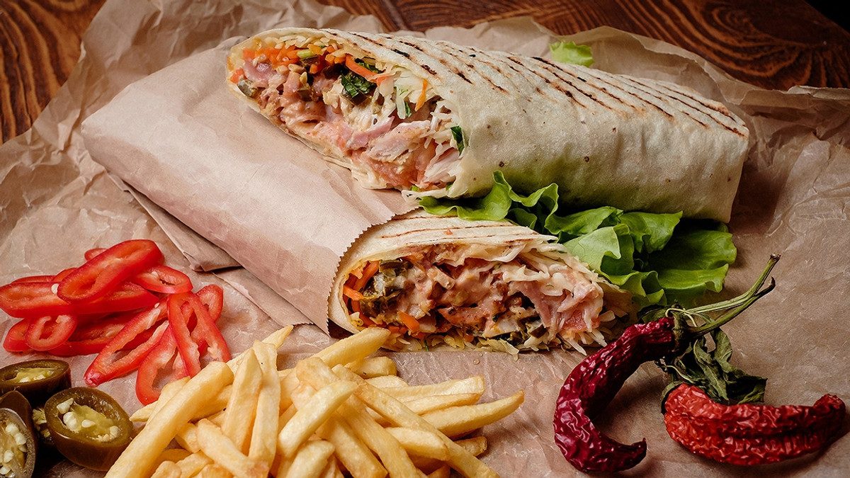 Домашняя шаурма из курицы с чесночным соусом