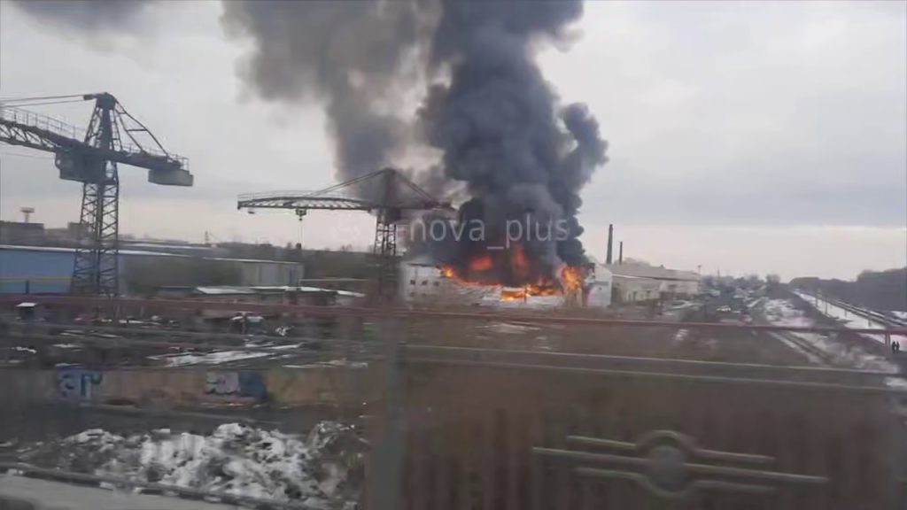 Пожежа розгорілася на оборонному заводі у Новосибірську (відео, фото)