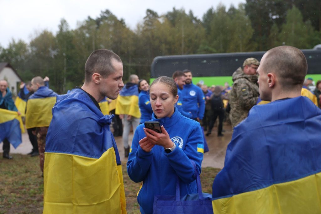 Украина вернула из российского плена военных и гражданских (фото) 3 Украина вернула из российского плена военных и гражданских (фото)