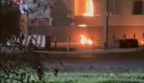 В России молодежь подожгла военкомат в Ставропольском крае (видео)