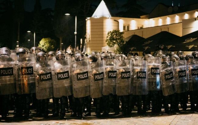 В Тбилиси протесты переросли в стычки с силовиками