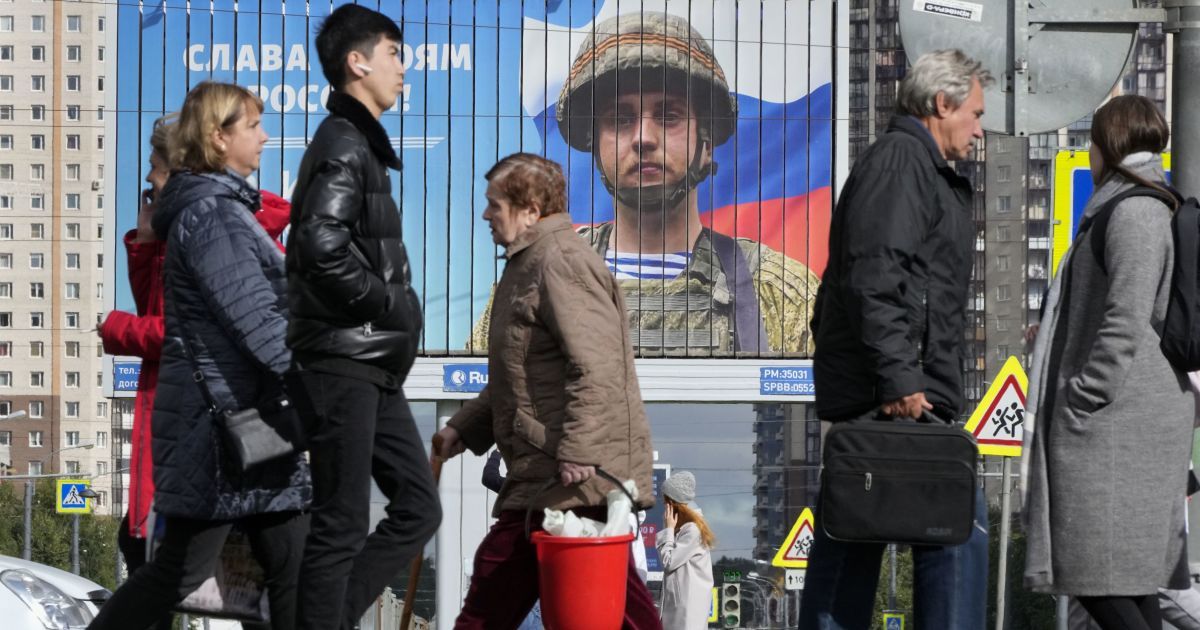 У Росії припинили випускати за кордон чоловіків призивного віку