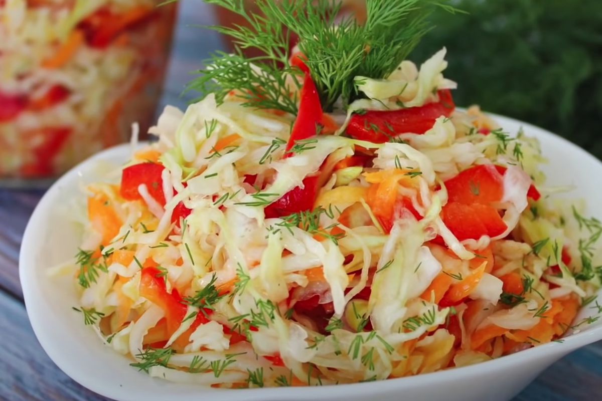 Салат із маринованої капусти на зиму