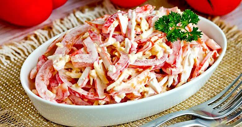 Всего три ингредиента — и вкус, как у суши: крабовый салат за 10 минут
