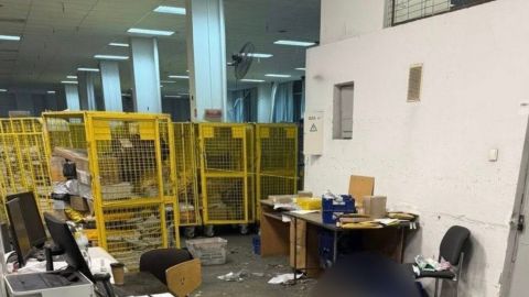 В Києві на “Укрпошті” вибухнула посилка: є постраждалі (фото) 3 В Києві на “Укрпошті” вибухнула посилка: є постраждалі (фото)