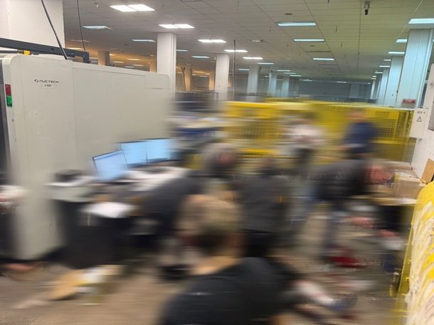 В Києві на “Укрпошті” вибухнула посилка: є постраждалі (фото) 4 В Києві на “Укрпошті” вибухнула посилка: є постраждалі (фото)
