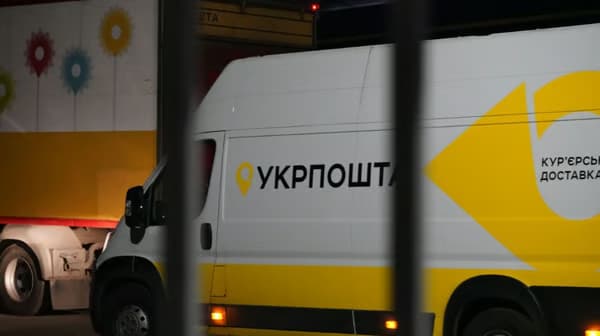 В Києві на “Укрпошті” вибухнула посилка: є постраждалі (фото)