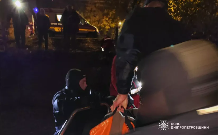 Водолазы спасли девушку, прыгнувшую с моста в реку (фото) ➤ Prozoro.net.ua