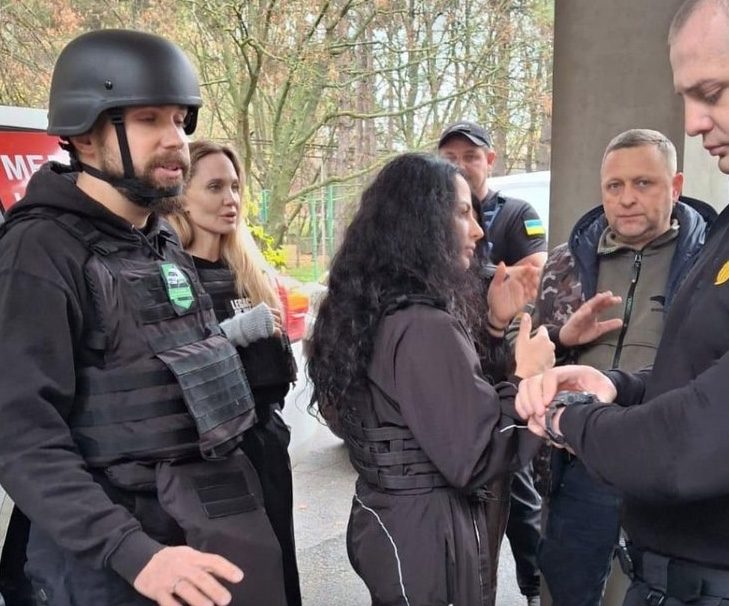 Анджелина Джоли приехала в Херсон: опубликованы фото