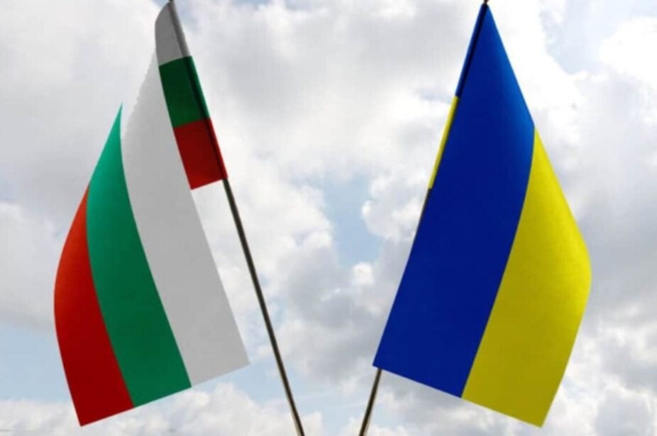 У Болгарії керівна партія прибрала прапор України: причина здивує