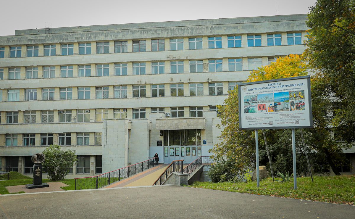 В КПИ на мусорнике оказалось уникальное наследие: фото