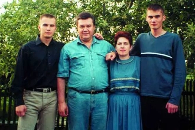 Встиг відмотати термін: який вигляд мали Янукович і наречена на весіллі