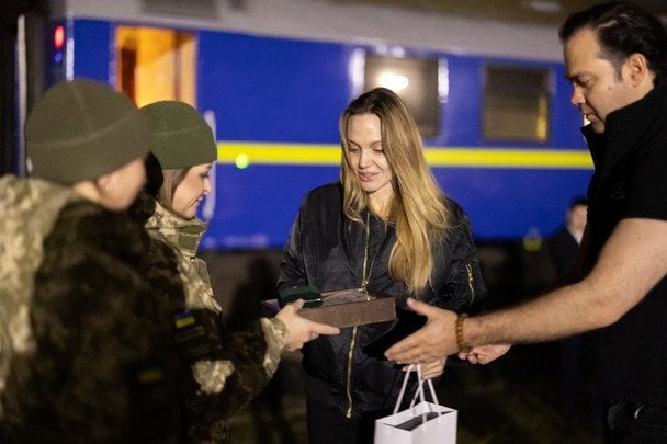 Роджер Уотерс возмутился визитом Анджелины Джоли в Украину: что он сказал