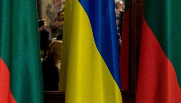 У Болгарії керівна партія прибрала прапор України: причина здивує