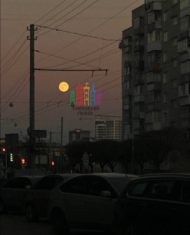 Великолепное небесное шоу: взошло Бобровое суперлуние (фото)