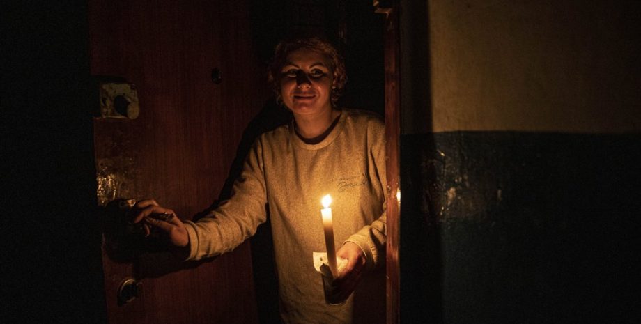 Тривожний прогноз: українцям варто готуватись до довгих відключень світла