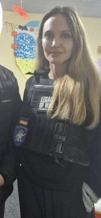 Анджеліна Джолі побувала у Херсоні, а її водія забрали до ТЦК: подробиці