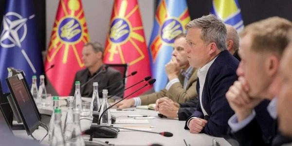 ЗМІ пишуть про похмуру зустріч міністра США щодо мирного плану в Києві
