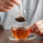 Почему нельзя отжимать пакетик чая: многие не знают ➤ Prozoro.net.ua