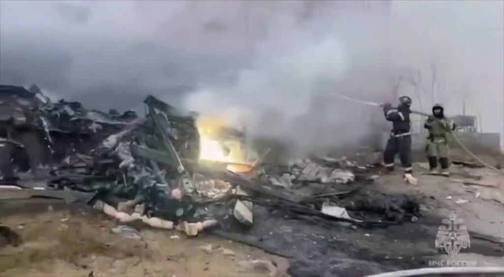 В Дагестане в РФ вертолет Ка-226 упал на дом (видео)