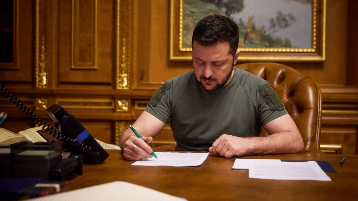 Зеленский утвердил очередные санкции против России: кто попал в список