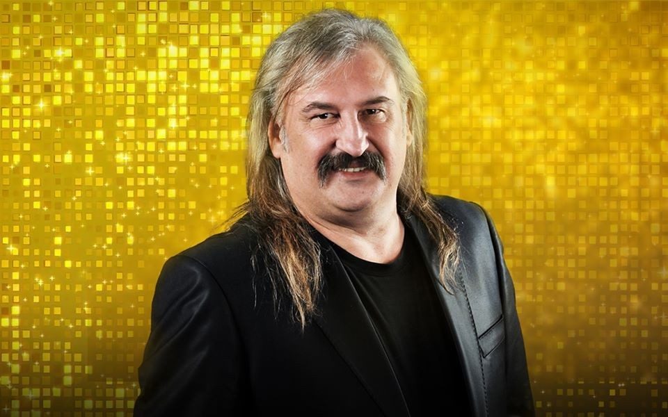 Як виглядає і чим займається дружина Степана Гіги