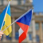 В Чехии сняли украинский флаг с парламента: разгневанные депутаты вывесили три вместо одного ➤ Prozoro.net.ua