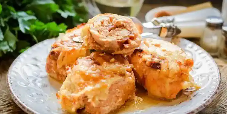 Куриные рулетики с сыром и помидорами