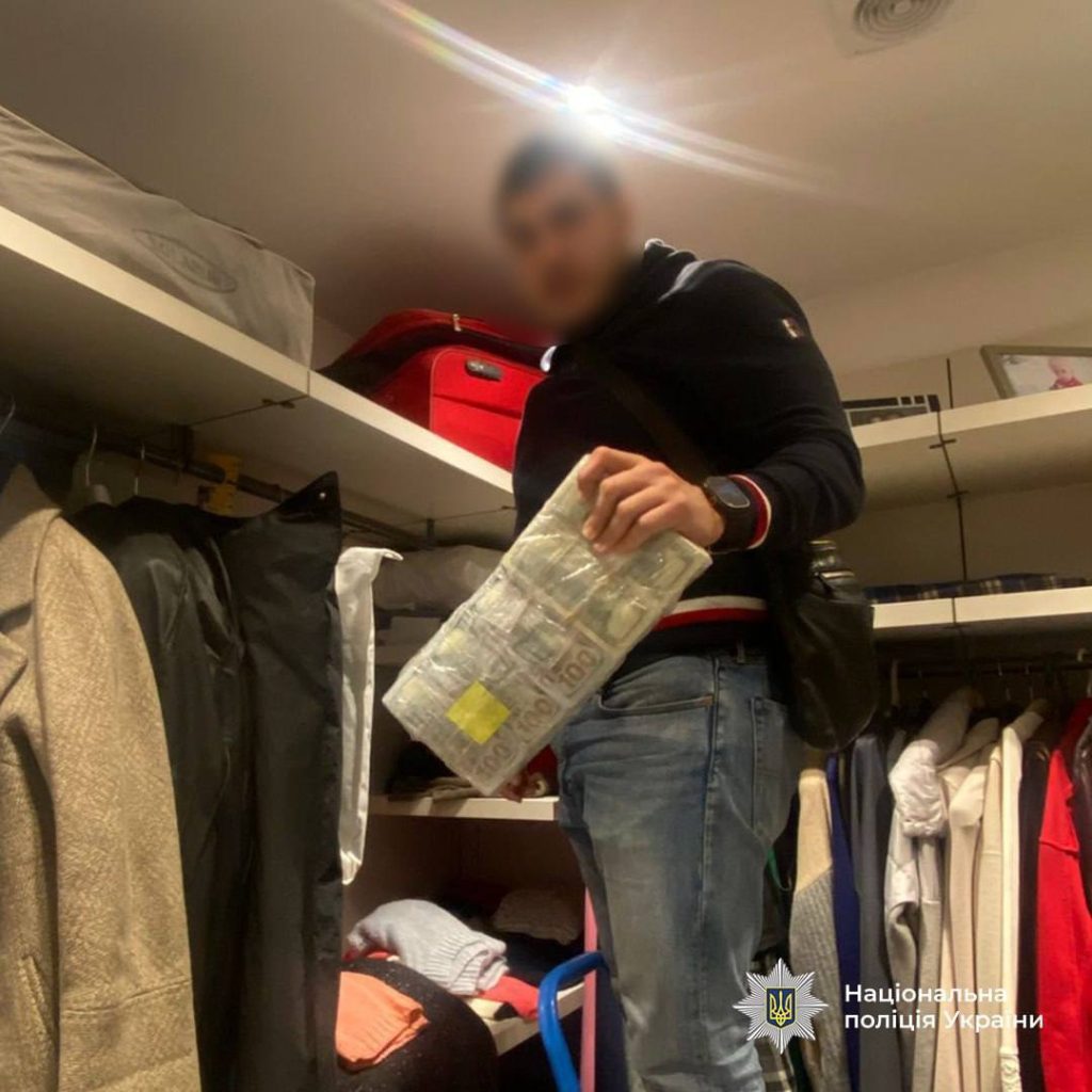 Миллион долларов наличными: чиновницу поймали на незаконном обогащении 5 Миллион долларов наличными: чиновницу поймали на незаконном обогащении