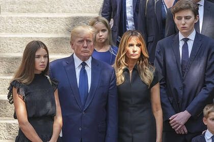 Політична сенсація: Трамп і Венс не допущені на похорон