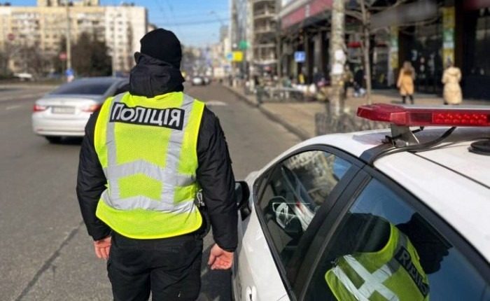 Водителей штрафуют за езду в левой полосе на 4000 гривен