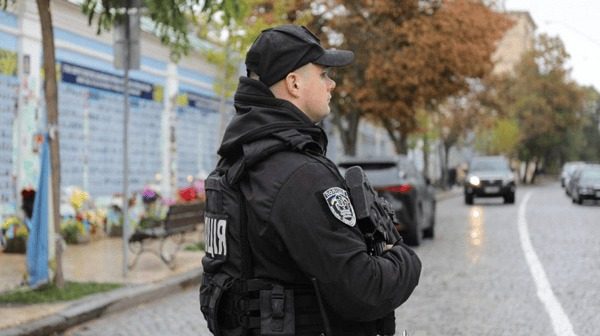 Зник разом із заарештованими грошима: затримано начальника поліції Києва