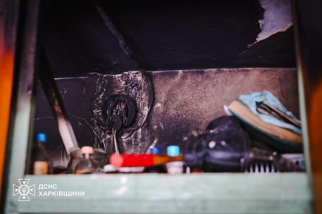 У Харкові восьмирічний хлопчик врятував себе та бабусю під час пожежі 4 У Харкові восьмирічний хлопчик врятував себе та бабусю під час пожежі