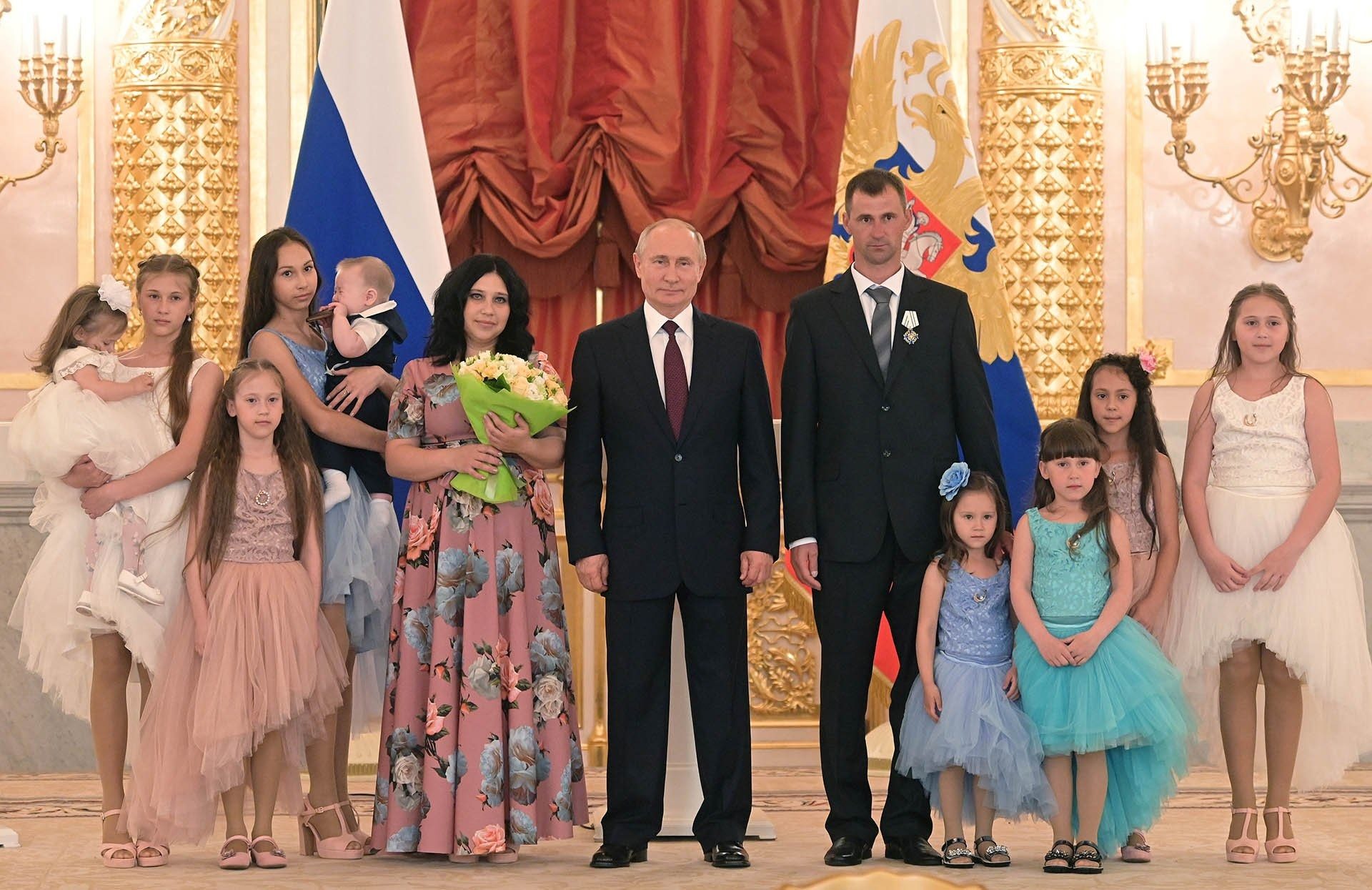 СМИ разоблачили «семейную империю» Путина в России
