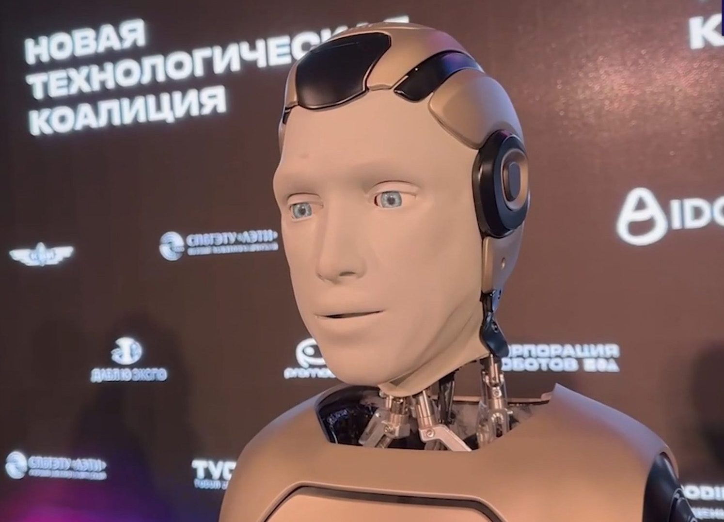 Російський робот-гуманоїд зганьбився на презентації (відео) ➤ Prozoro.net.ua