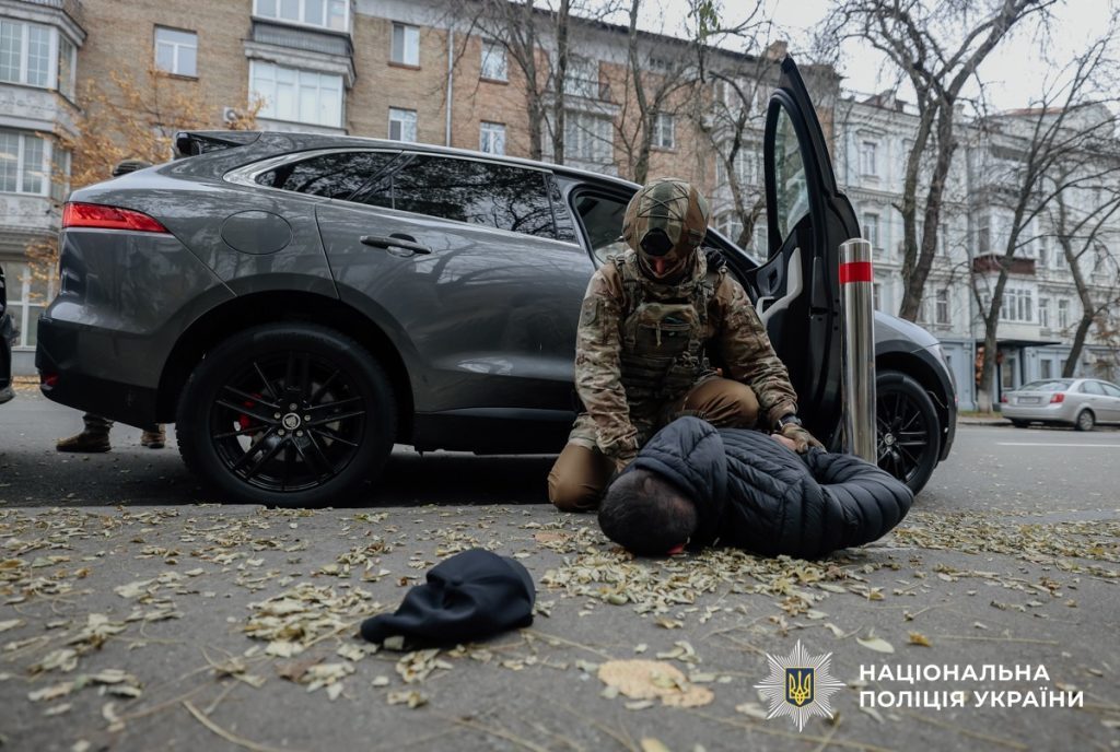 В Киеве задержали «родственника Ермака», который за $100 тысяч продавал должности в ОП (фото) 5 В Киеве задержали «родственника Ермака», который за $100 тысяч продавал должности в ОП (фото)