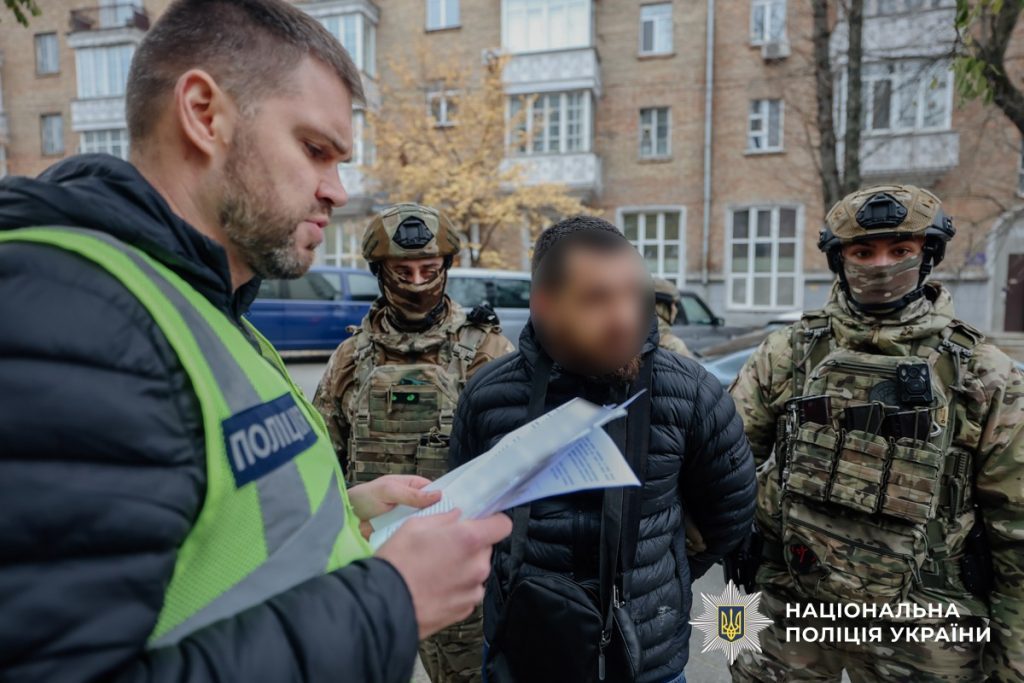 В Киеве задержали «родственника Ермака», который за $100 тысяч продавал должности в ОП (фото) 8 В Киеве задержали «родственника Ермака», который за $100 тысяч продавал должности в ОП (фото)