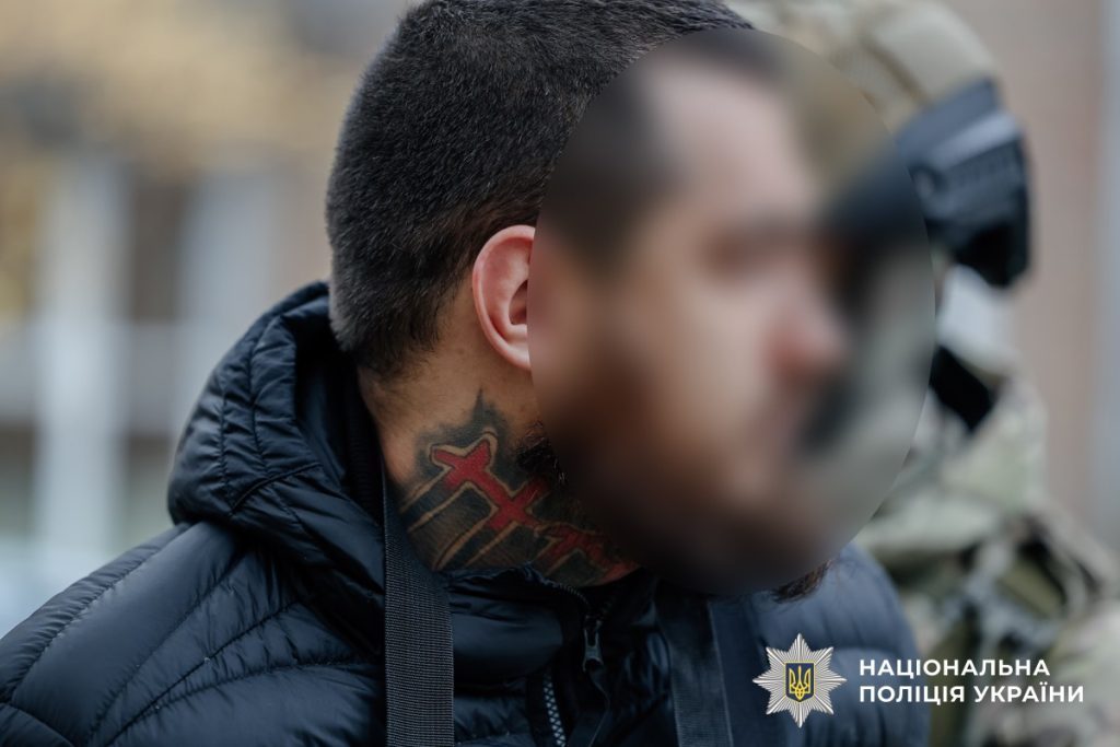 В Киеве задержали «родственника Ермака», который за $100 тысяч продавал должности в ОП (фото) 6 В Киеве задержали «родственника Ермака», который за $100 тысяч продавал должности в ОП (фото)