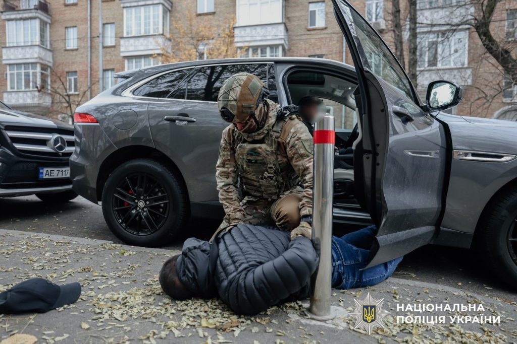 В Киеве задержали «родственника Ермака», который за $100 тысяч продавал должности в ОП (фото) 3 В Киеве задержали «родственника Ермака», который за $100 тысяч продавал должности в ОП (фото)