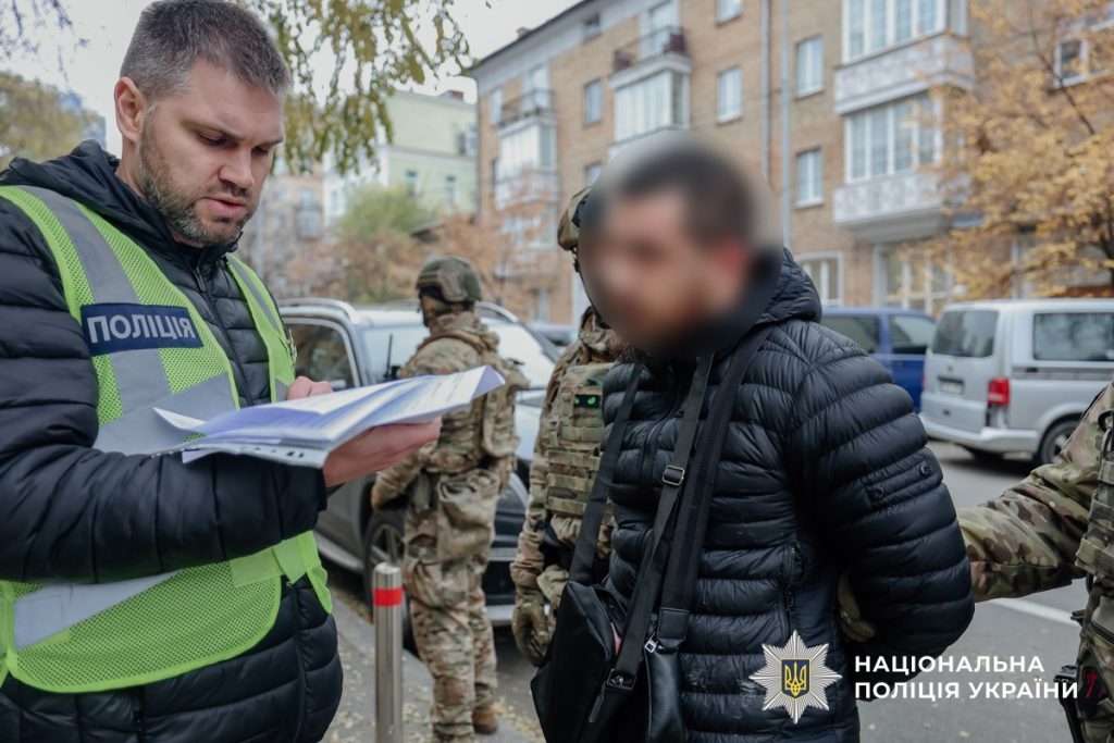 В Киеве задержали «родственника Ермака», который за $100 тысяч продавал должности в ОП (фото) 7 В Киеве задержали «родственника Ермака», который за $100 тысяч продавал должности в ОП (фото)