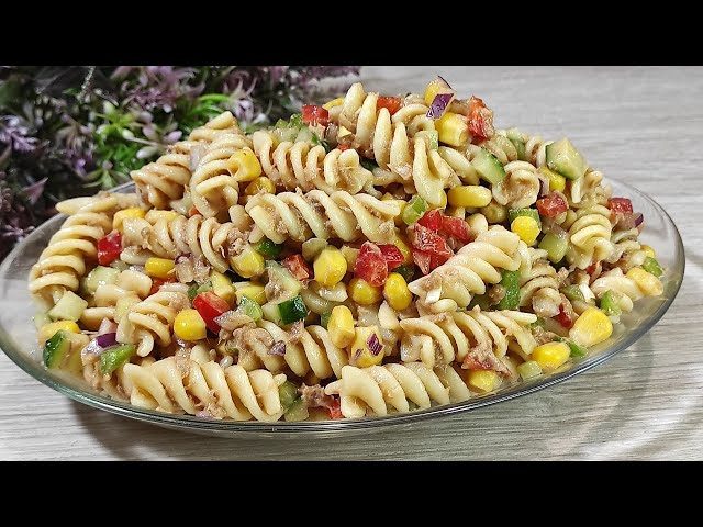 Салат с макаронами и курицей