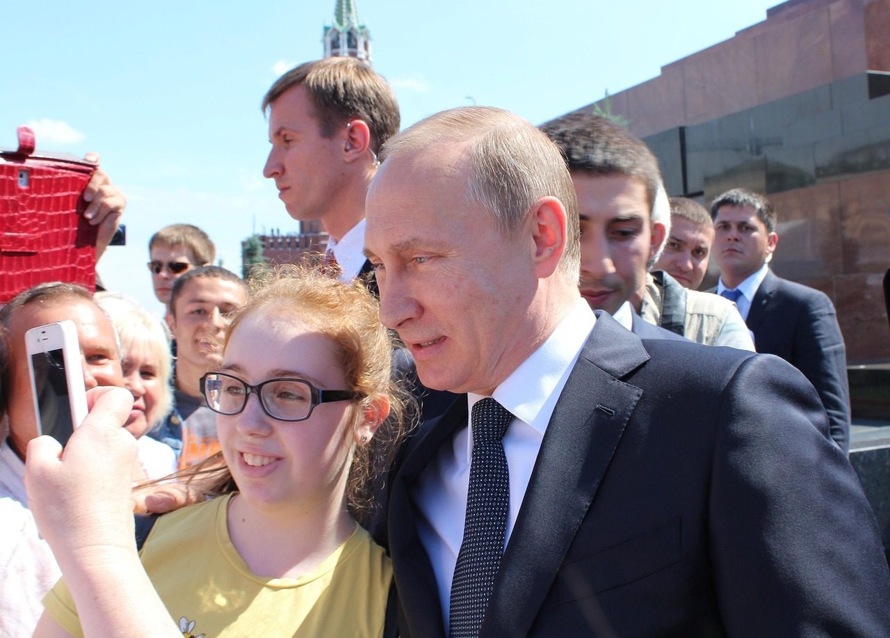 Дівчинка приперла Путіна до стінки проханням та зірвала постановку (відео)