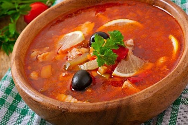 Смачна солянка з того, що є у холодильнику