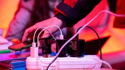 Як уберегтися від стрибків напруги під час відключень світла