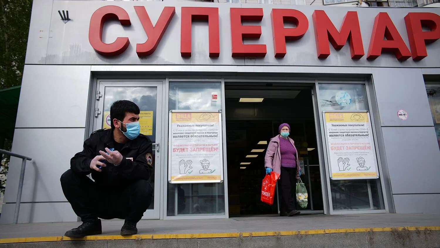 В России растет количество краж в супермаркетах: берут масло, хлеб и колбасу