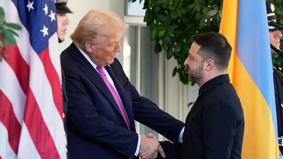 Зеленський відповів, чи відчуває тиск з боку Трампа