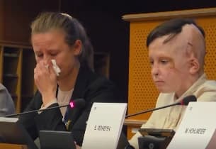 Хлопчик, який вижив під ракетою РФ у Вінниці, зворушив депутатів Європарламенту до сліз (відео) 3 Хлопчик, який вижив під ракетою РФ у Вінниці, зворушив депутатів Європарламенту до сліз (відео)