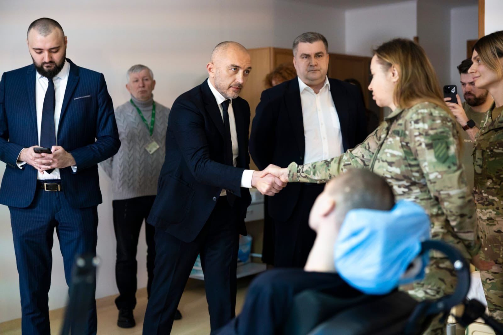 Скандал із ветераном у Києві: що відповіли у Приватбанку