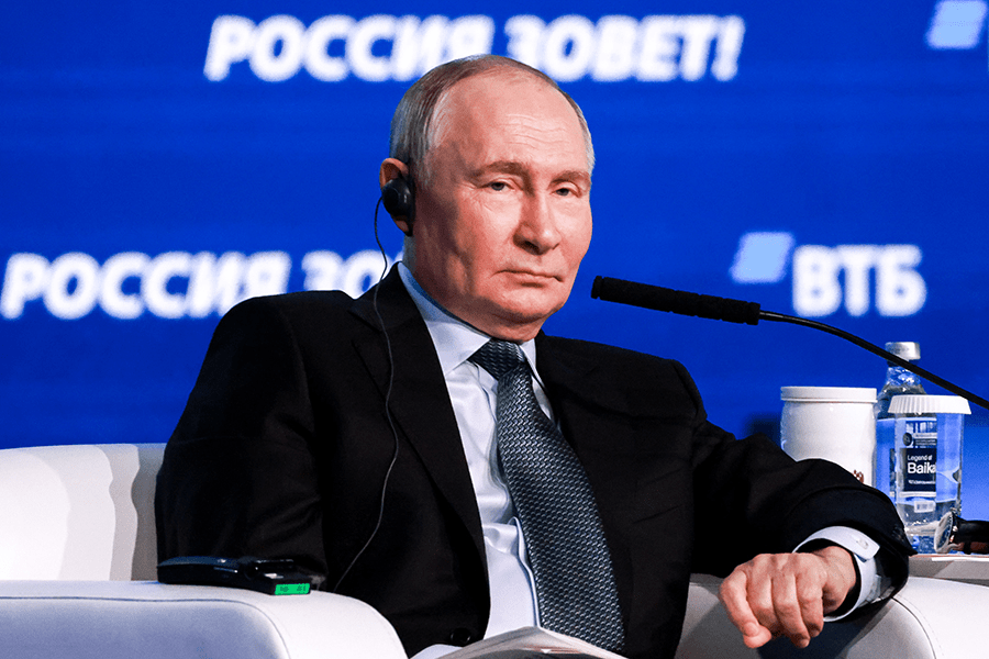 Во время выступления Путина заметили странности в его состоянии (видео)