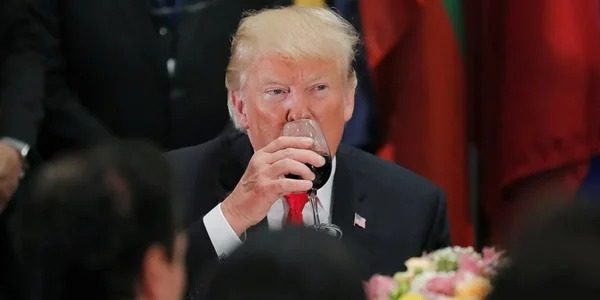 Чому Дональд Трамп не випив ні краплі алкоголю в житті